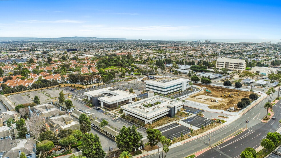 More Photos Of 2130 Main St, Huntington Beach Office For Lease
