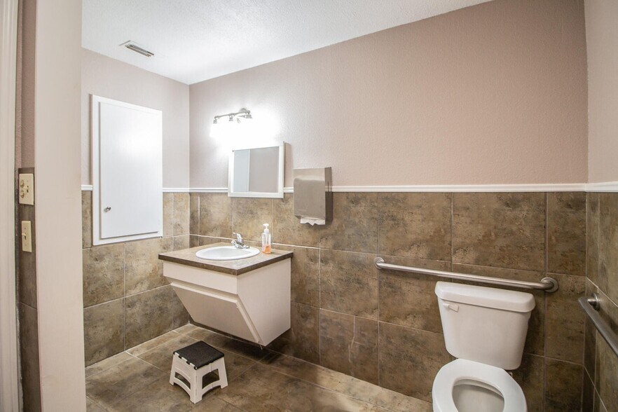 More Photos Of 1601 44th St, Lubbock Religious Facility For Sale