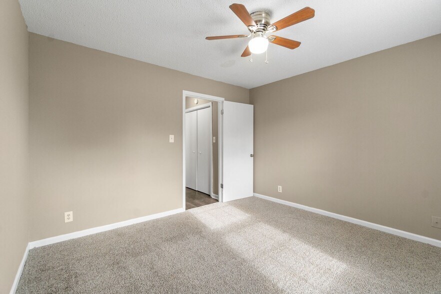 More Photos Of 279B Harrier ct, Clarksville Apartments For Sale