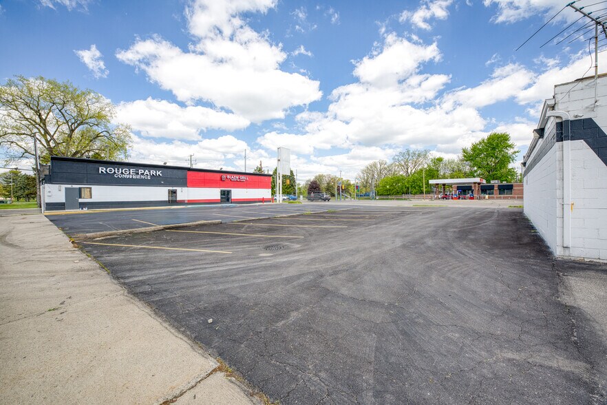 More Photos Of 20825 Plymouth Rd, Detroit Medical For Sale