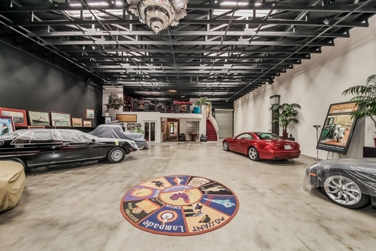 More Photos Of 611 S Glenwood Pl, Burbank Showroom For Sale