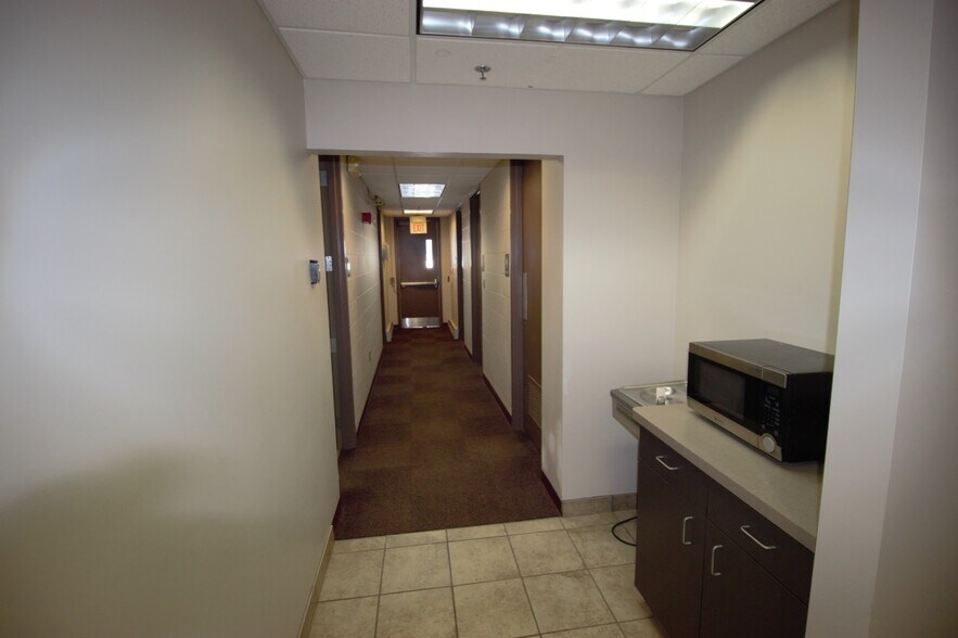 More Photos Of 77 Ridgeland Rd, Rochester Research And Development For Sale