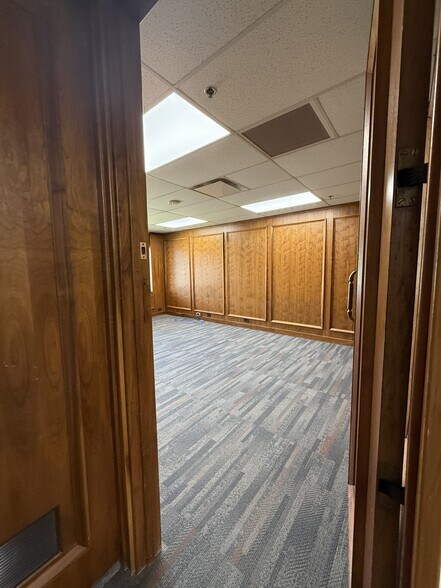 More Photos Of 2460 Kerper Blvd, Dubuque Warehouse For Lease