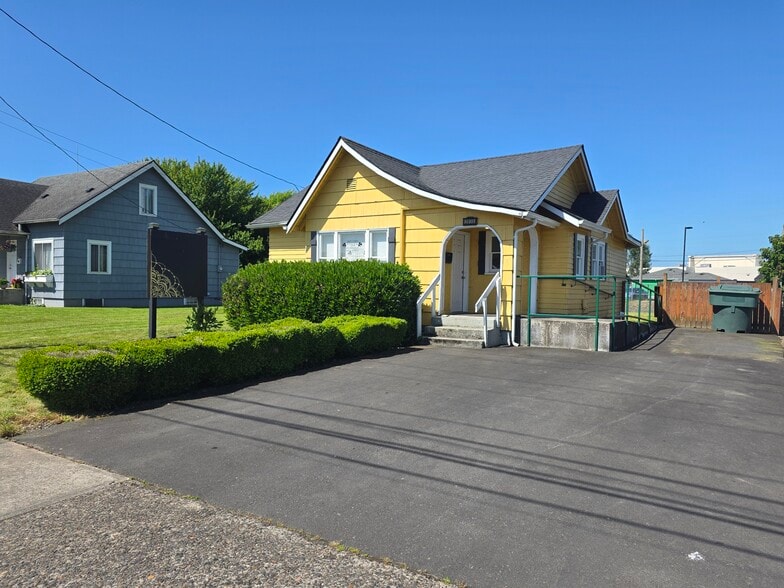 More Photos Of 2035 9th Ave, Longview Office For Lease