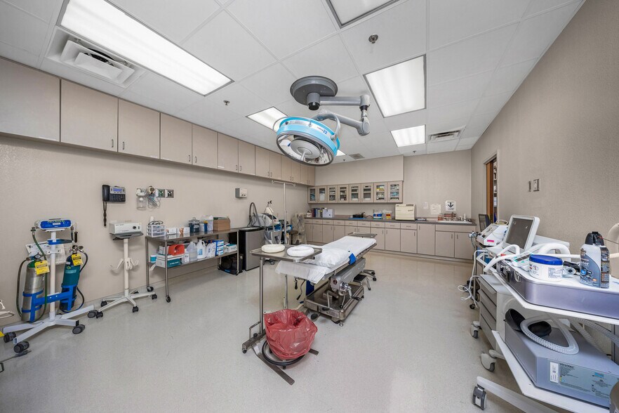 More Photos Of 4920 SW Lee Blvd, Lawton Medical For Lease