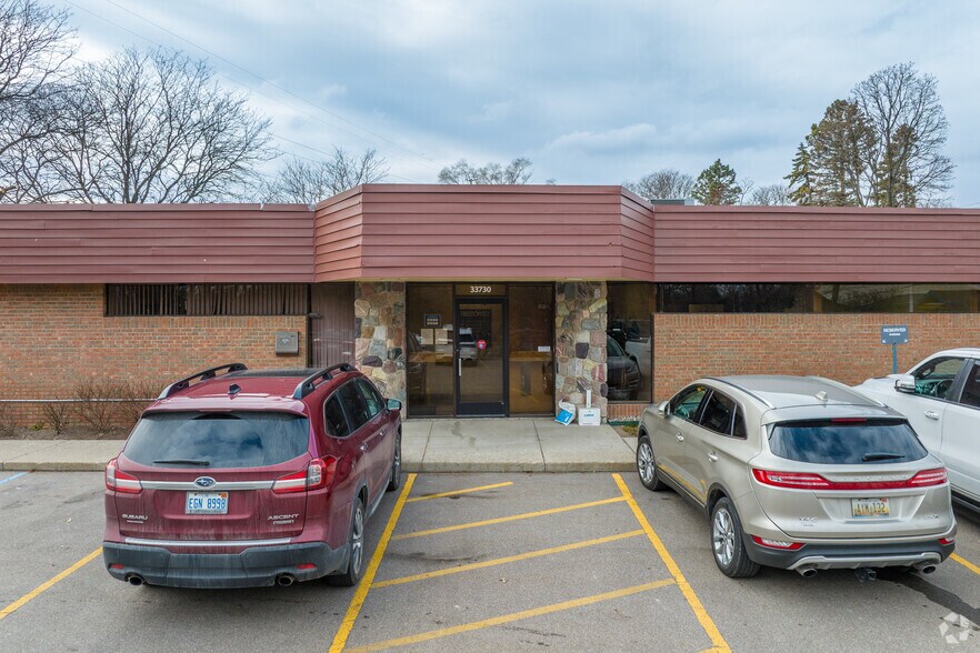More Photos Of 33730 Freedom Rd, Farmington Hills Medical For Lease