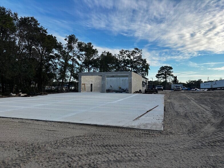 Primary Photo Of 16299 Cortez Blvd, Brooksville Service For Sale