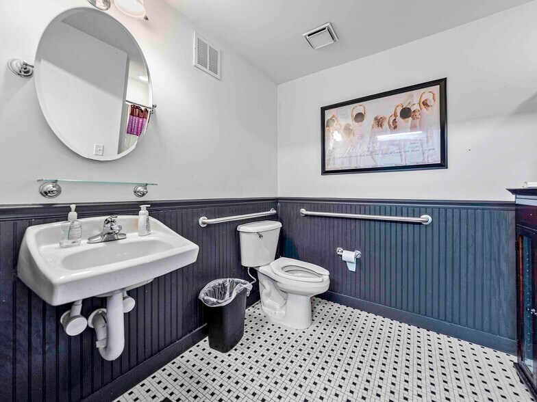 More Photos Of 247 E Stuart Ave, Lake Wales Storefront For Lease