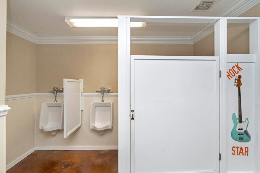 More Photos Of 5725 Jarrett Rd, Prichard Lodge Meeting Hall For Sale