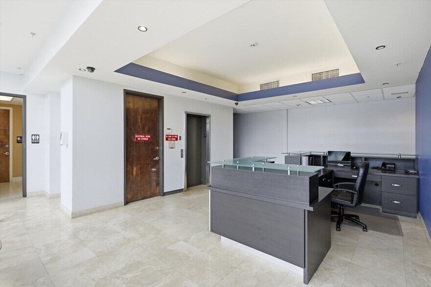 More Photos Of 8527 Pines Blvd, Pembroke Pines Office For Sale