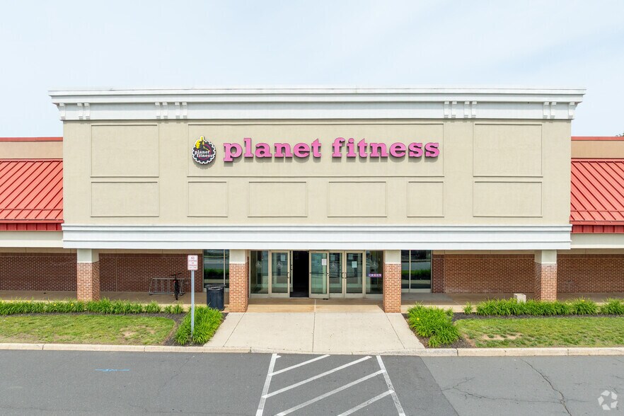 More Photos Of 10 Schalks Crossing Rd, Plainsboro Storefront For Lease