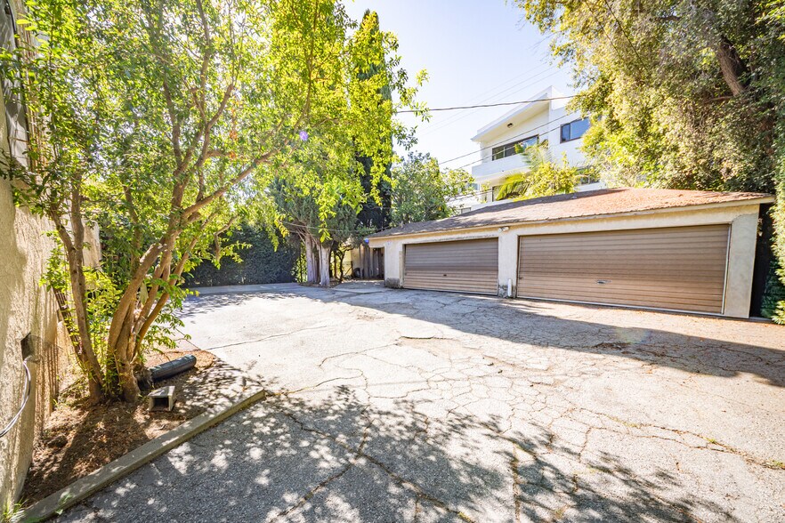 More Photos Of 1541-1547 Veteran Ave, Los Angeles Apartments For Sale