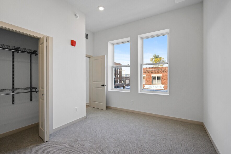 More Photos Of 842 Rice St, Saint Paul Storefront Retail Residential For Lease