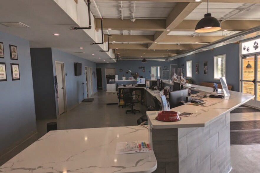 More Photos Of 949 Bell Rd, Minooka Veterinarian Kennel For Lease