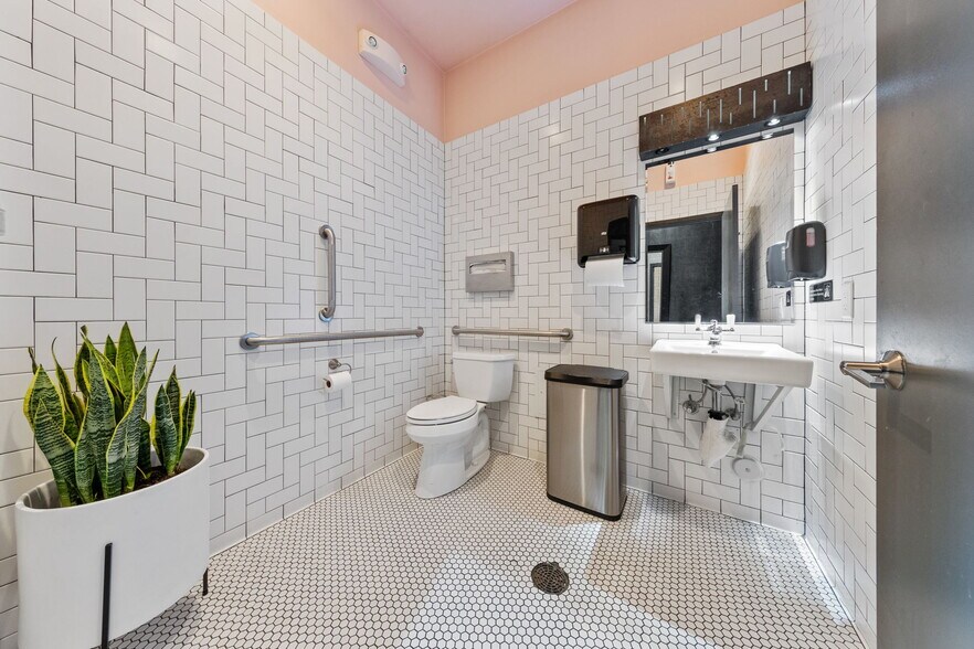 More Photos Of 553 California Ave, Boulder City Restaurant For Sale