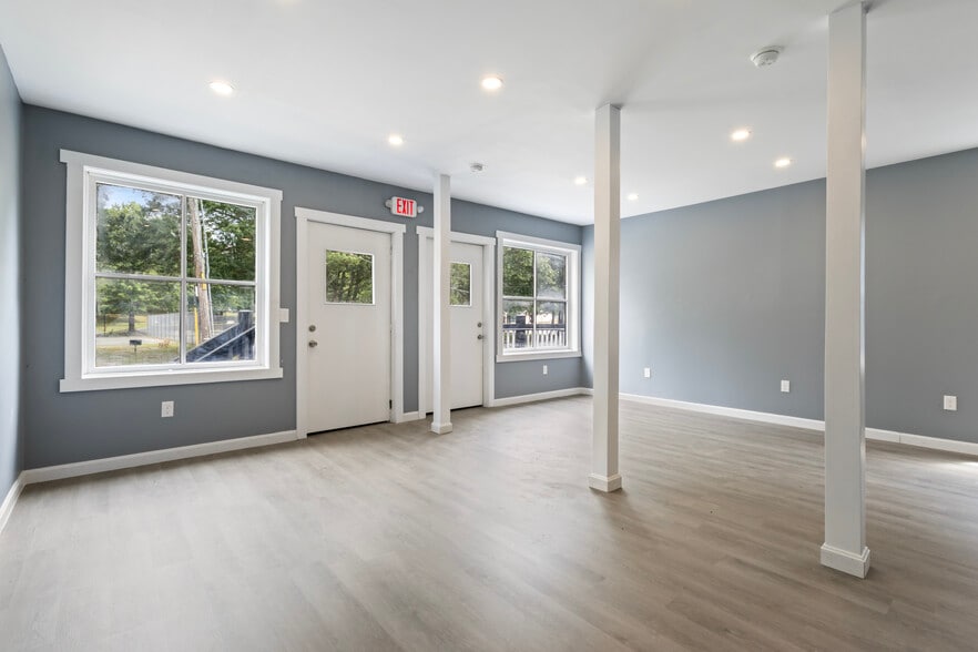 More Photos Of 14 W Natick Rd, Warwick Apartments For Sale