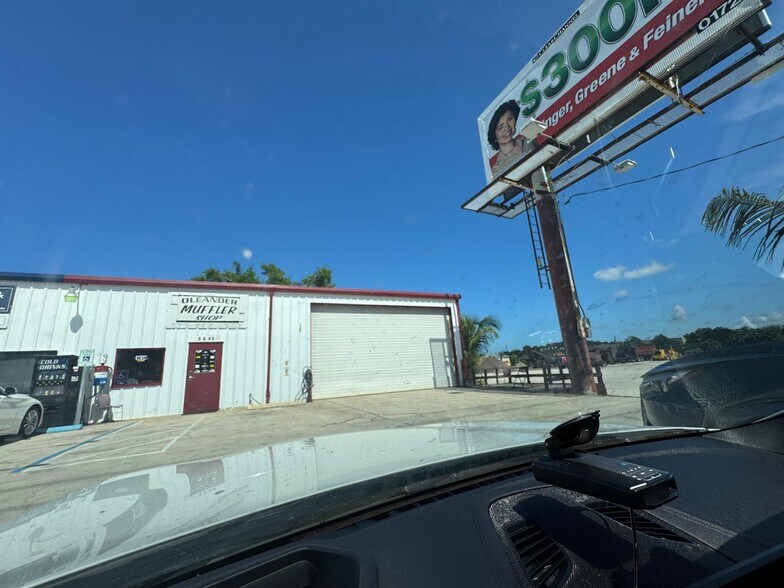 More Photos Of 3608 Oleander Ave, Fort Pierce Flex For Sale