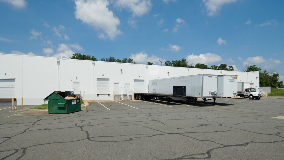 More Photos Of 22660 Executive Dr, Dulles Unknown For Lease