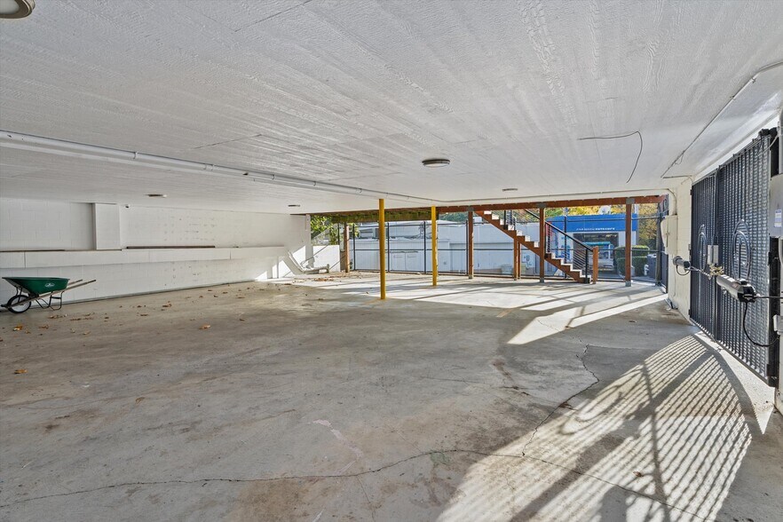 More Photos Of 808 N 2nd St, Tacoma Office For Sale