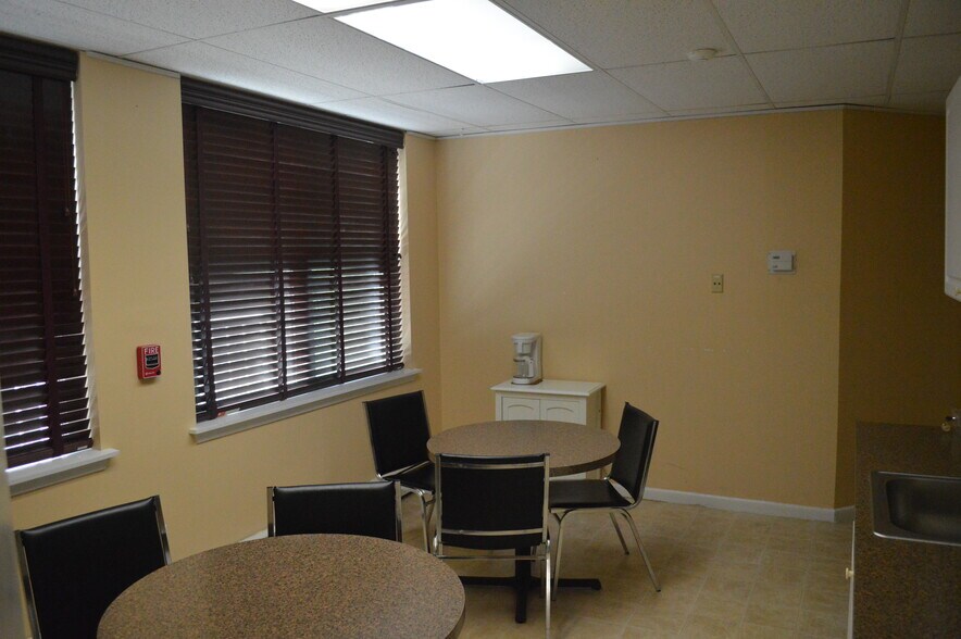 More Photos Of 315 Lowell Ave, Mercerville Office For Sale