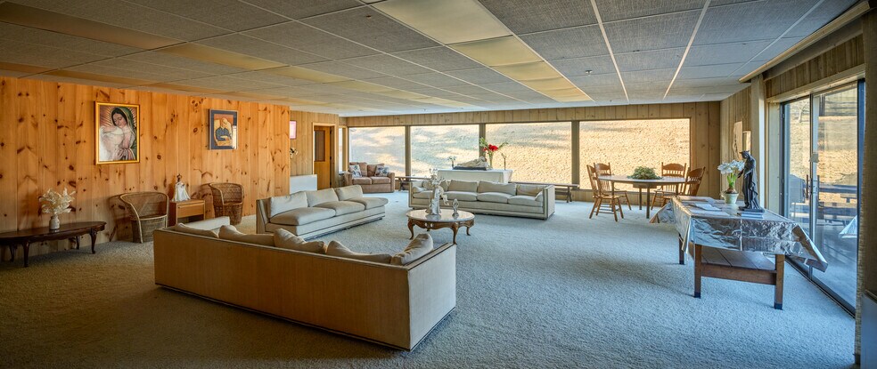 More Photos Of 35 Fawn Ledge Ln, Jamaica Religious Facility For Sale