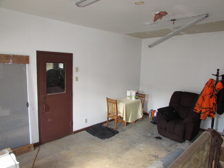 More Photos Of 174 Sandy Creek Rd, Verona Auto Repair For Sale