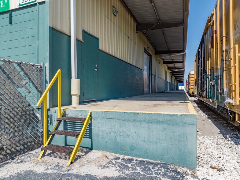 More Photos Of 3010 Maine Ave, Lakeland Manufacturing For Lease