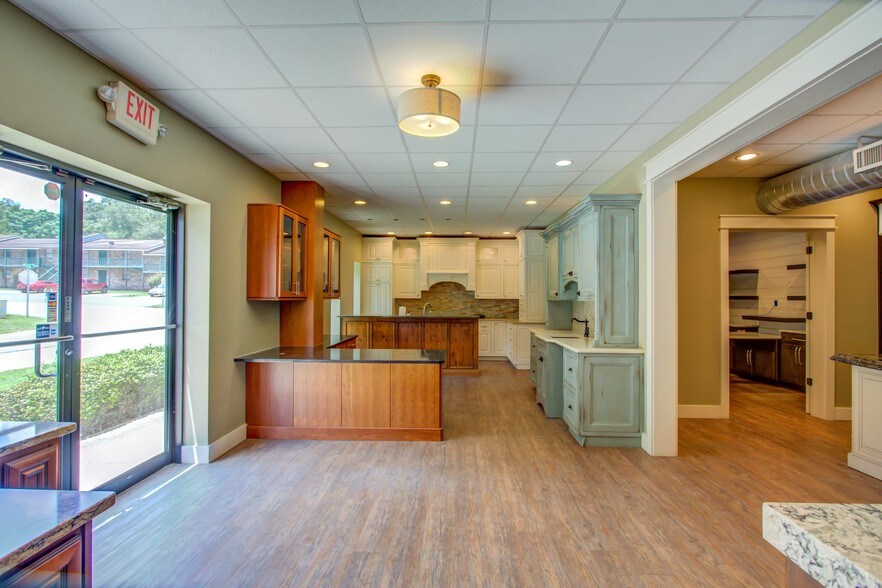 More Photos Of 108 Kelly Rd, Niceville Showroom For Lease