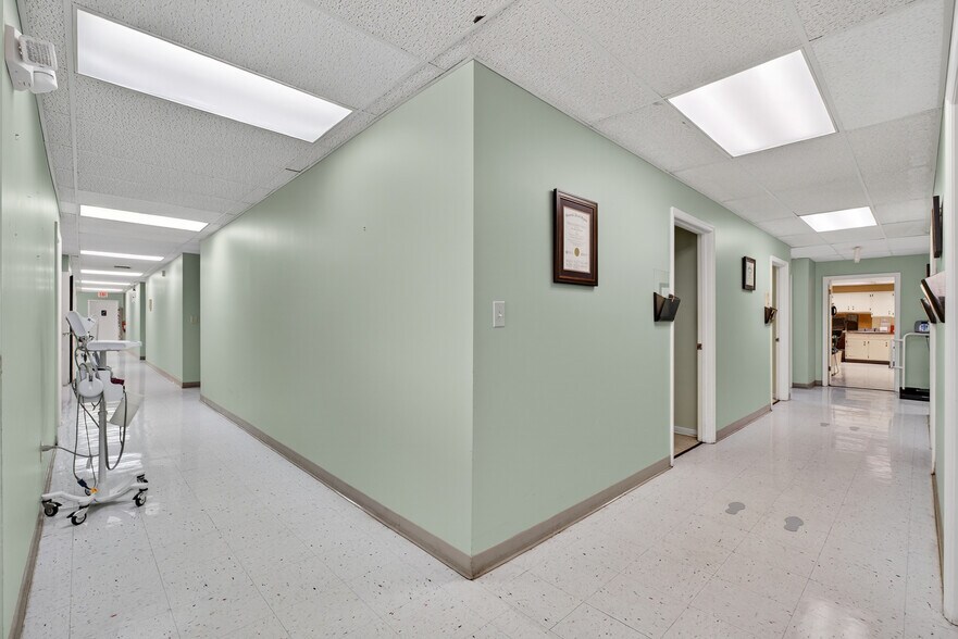 More Photos Of 207 Elk Ave S, Fayetteville Office For Sale