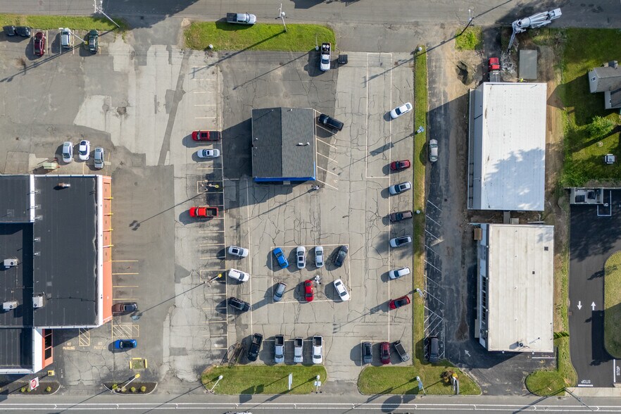 More Photos Of 300 E Main St, Westfield Auto Dealership For Lease