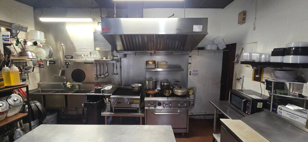 More Photos Of 947 Federal St, Philadelphia Restaurant For Sale