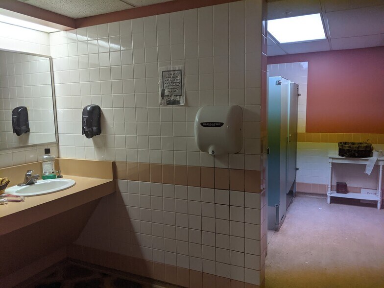 More Photos Of 184 Salem Ave, Dayton Office Residential For Lease