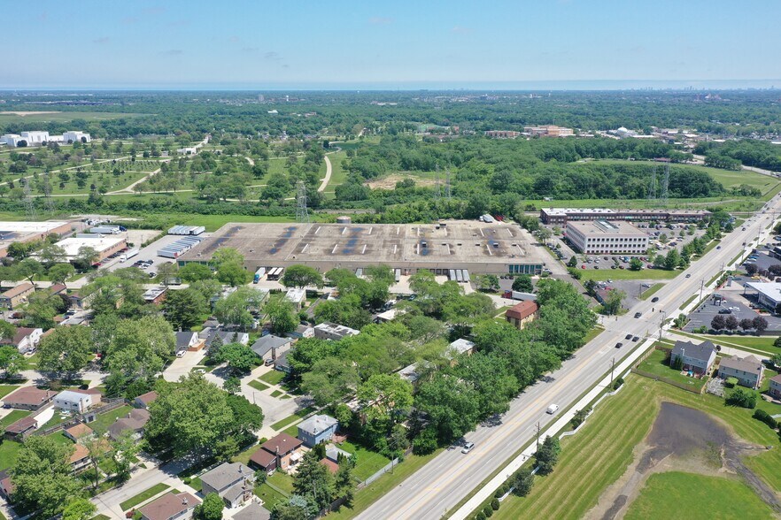 More Photos Of 301-363 N Third Ave, Des Plaines Distribution For Sale