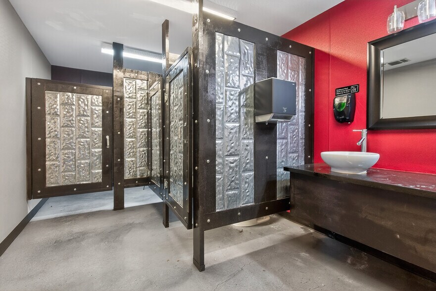 More Photos Of 2795 SW Wilshire Blvd, Burleson Flex For Lease