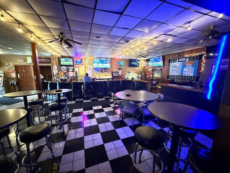 More Photos Of 6247 Kennedy Ave, Hammond Restaurant For Sale