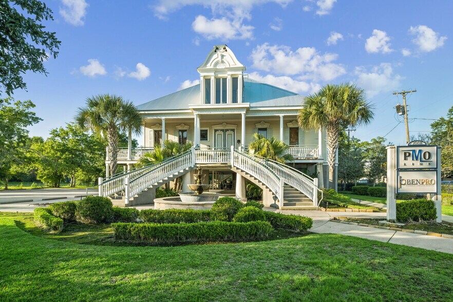 More Photos Of 2001 Lakeshore Dr, Mandeville Office For Sale