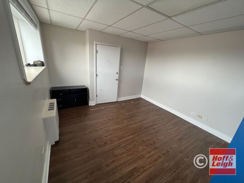 More Photos Of 1100 W Littleton Blvd, Littleton Loft Creative Space For Lease