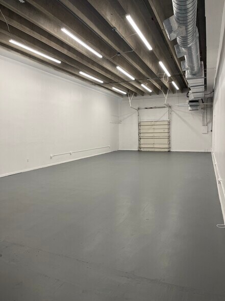 More Photos Of 5764-5806 Commerce Ln, South Miami Showroom For Lease