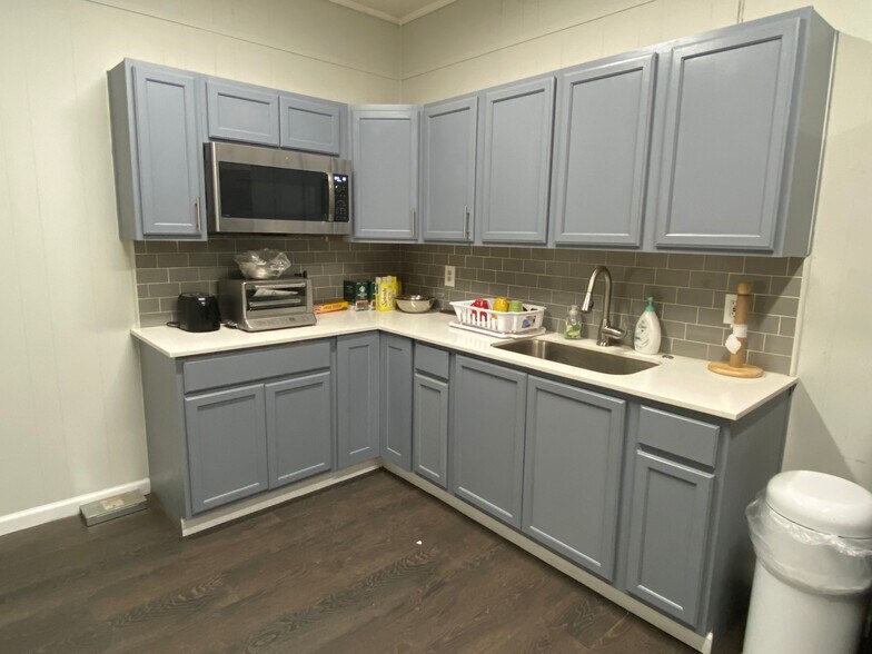 More Photos Of 7 Swisher Dr, Cartersville Manufacturing For Lease