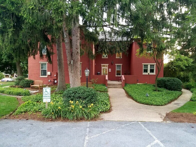 Primary Photo Of 405 E Chocolate Ave, Hershey Medical For Lease