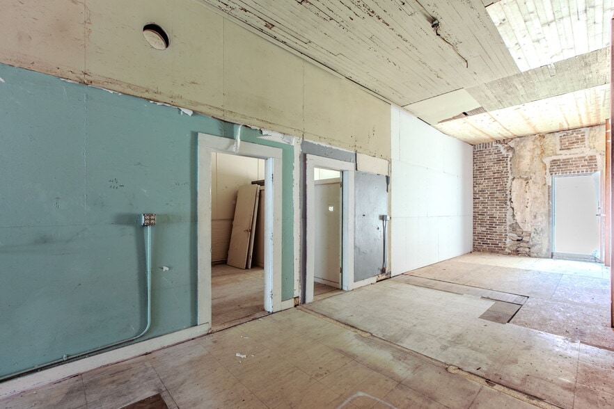 More Photos Of 221 S Main St, McGregor Storefront Retail Office For Sale