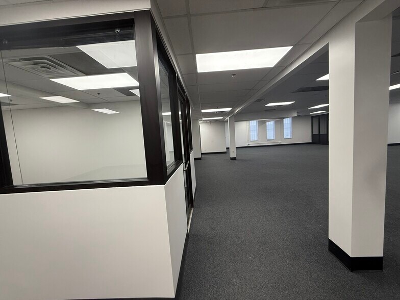 More Photos Of 223 NE Loop 820, Hurst Office For Sale