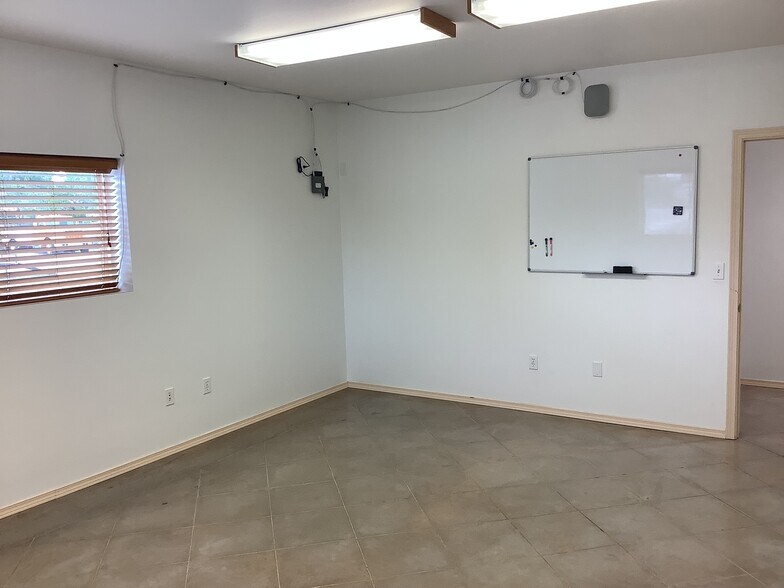 More Photos Of 1006 W Bruneau Ave, Kennewick Warehouse For Lease