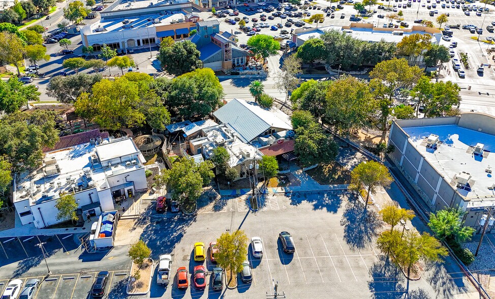 More Photos Of 7310 Jones Maltsberger Rd, San Antonio Restaurant For Sale
