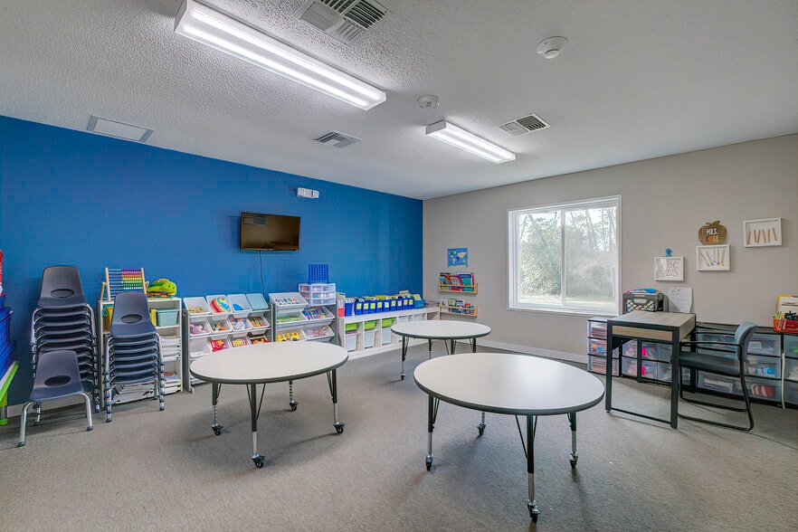 More Photos Of 6001 Deltona Blvd, Spring Hill Schools For Sale