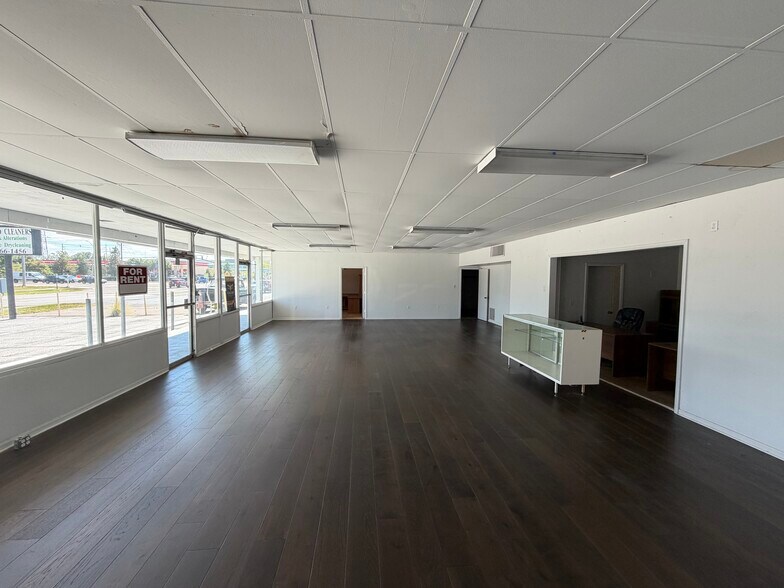 More Photos Of 95 N Highland Ave, Largo General Retail For Lease