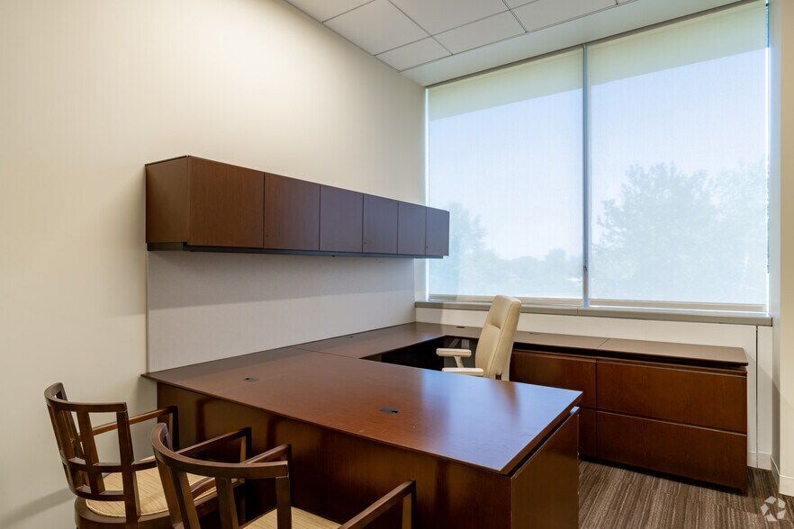 More Photos Of 2600 W Big Beaver Rd, Troy Office For Lease