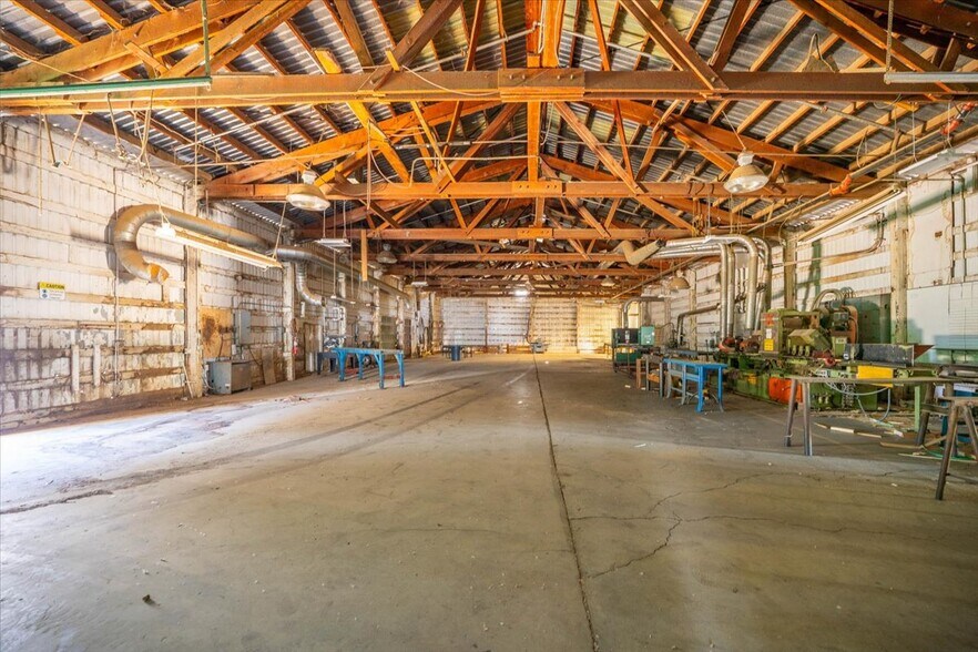 More Photos Of 3308 Cyclone Ct, Cottonwood Warehouse For Lease