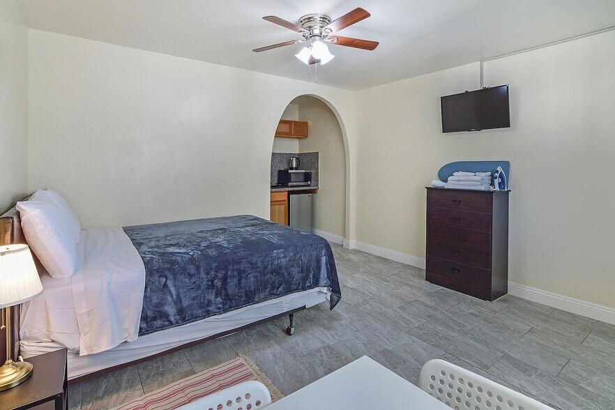 More Photos Of 4905 W Adams Blvd, Los Angeles Apartments For Sale