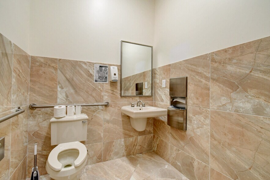 More Photos Of 2314 Seacrest Blvd, Boynton Beach Medical For Lease